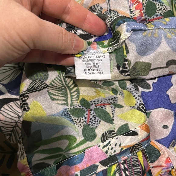 Johnny Was Chelsea Xanthe 100% silk button up multicolor floral tunic top - Picture 7 of 7